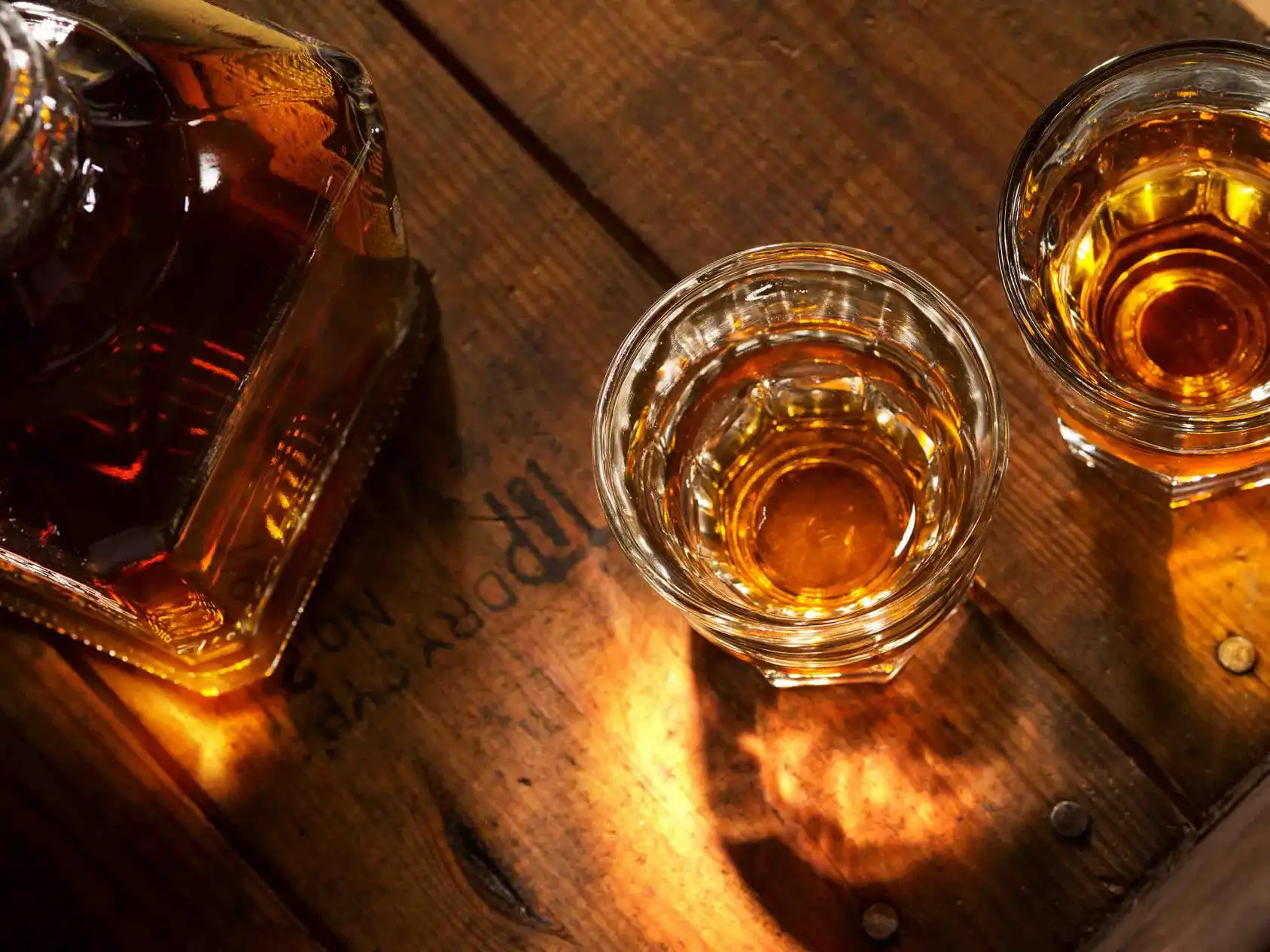 Champions Restaurant und Sportsbar - Genießen Sie frisch zubereitete Speisen, kühle Getränke - whiskey