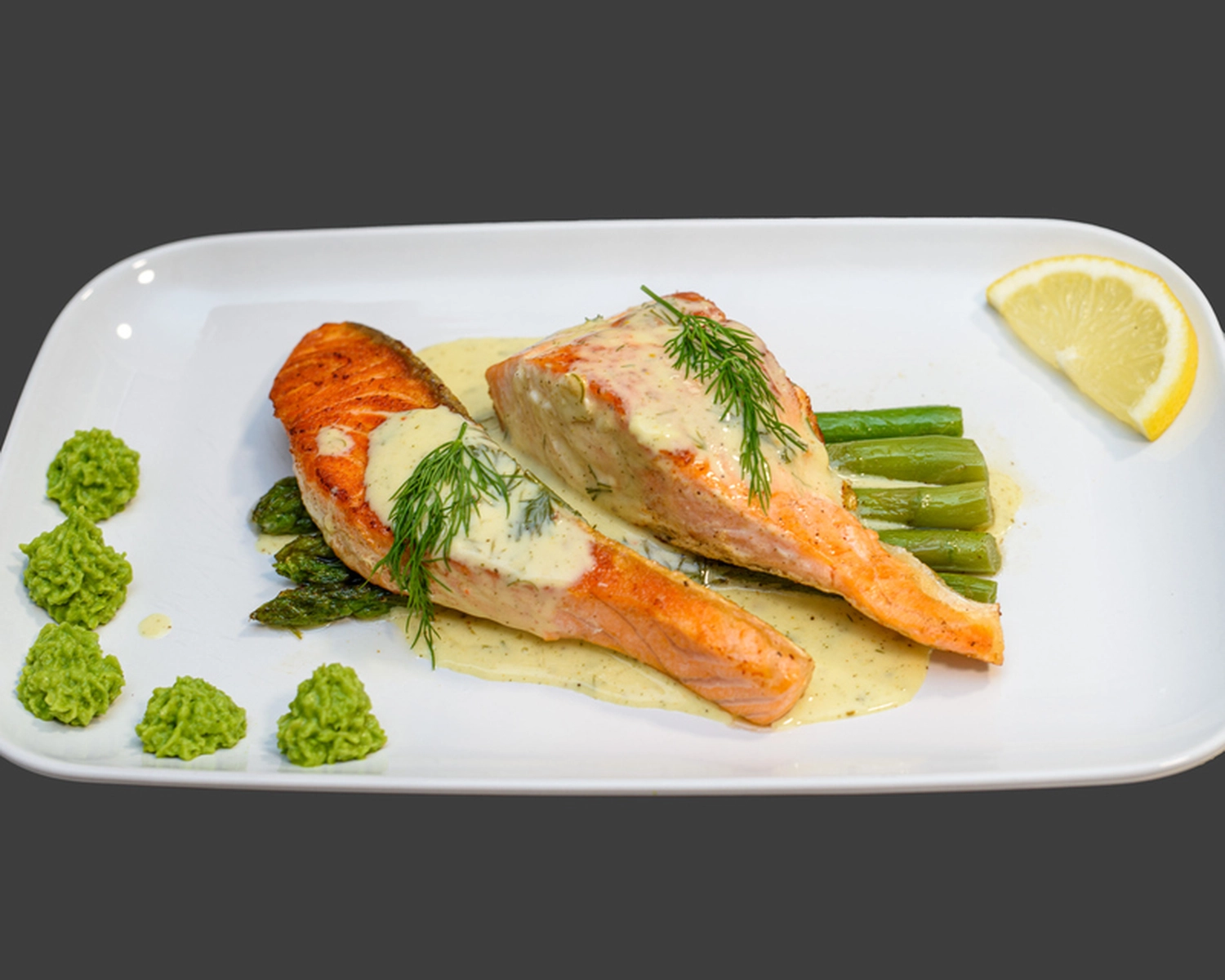 Champions Restaurant und Sportsbar - Genießen Sie frisch zubereitete Speisen, kühle Getränke - Lachsfilet